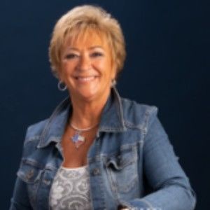 Meet your Posher, Monica